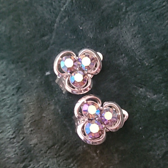 Vintage Gold Tone PAKULA Clover Aurora Borealis Rhinestones Clip On Earrings - Picture 1 of 4